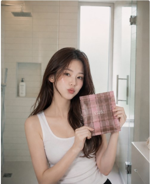ผลลัพธ์รูปที่รวมคนกับสินค้าไว้ในภาพเดียว ถ่ายในห้องน้ำ
